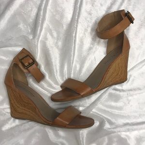 Kenneth Cole tan wedges size 6